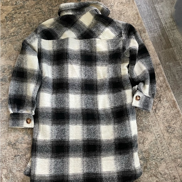 NWOT Love Olive Co. Fall Flannel Checker Coat - Picture 7 of 8